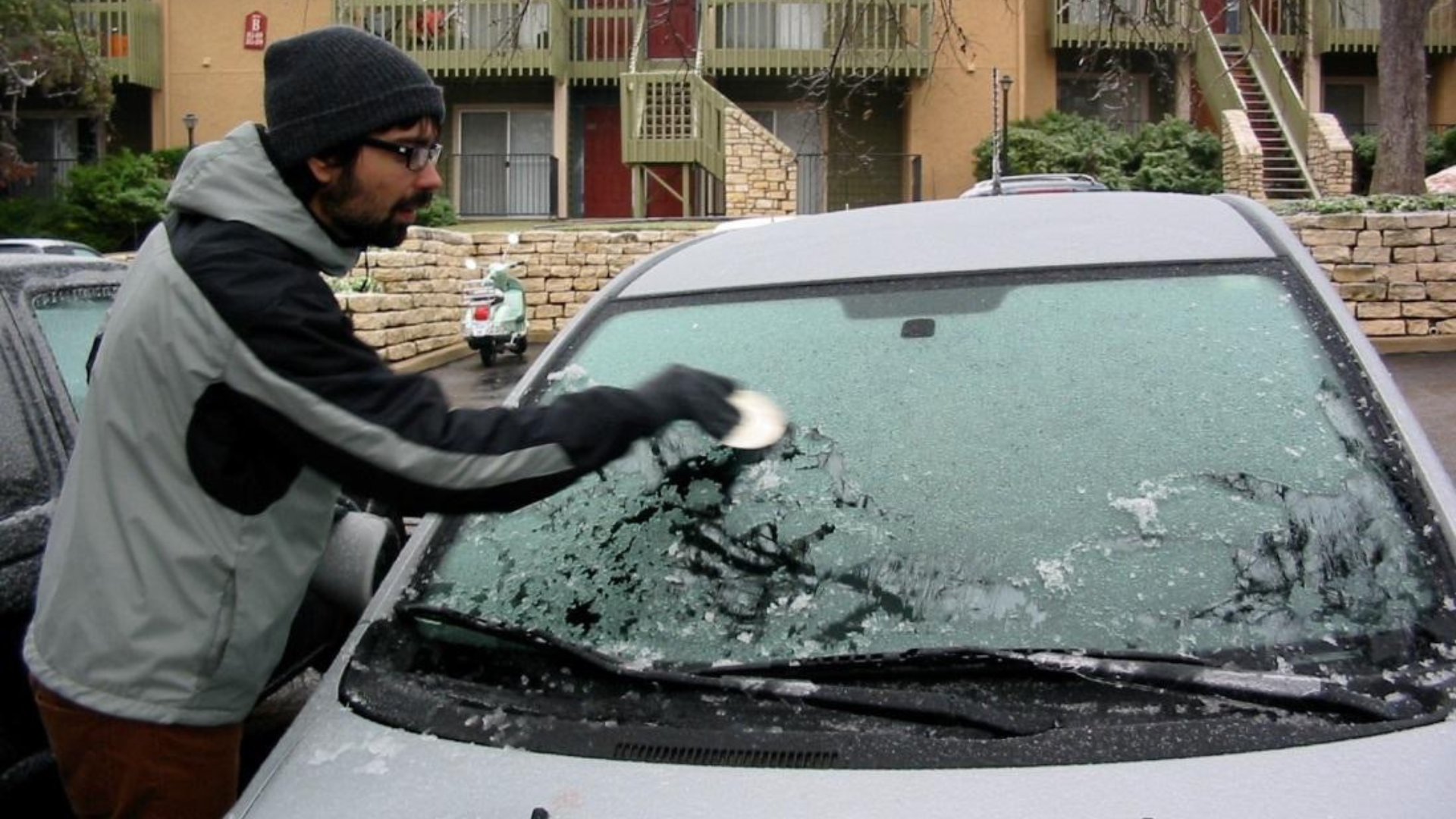 Quitar hielo del parabrisas